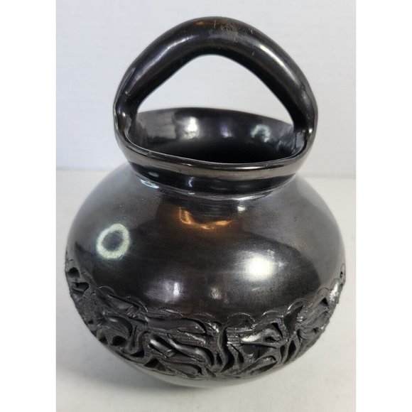 Dona Rosa Oaxaca Mexico Black Pottery Cut Out Handled Pot Signed 5-1/2" Tall - Picture 3 of 11
